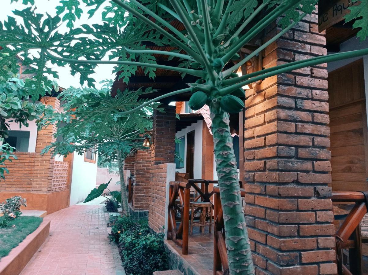 Bungalows Y Cabanas, Las Barracas De La Barra Malucano Exterior photo