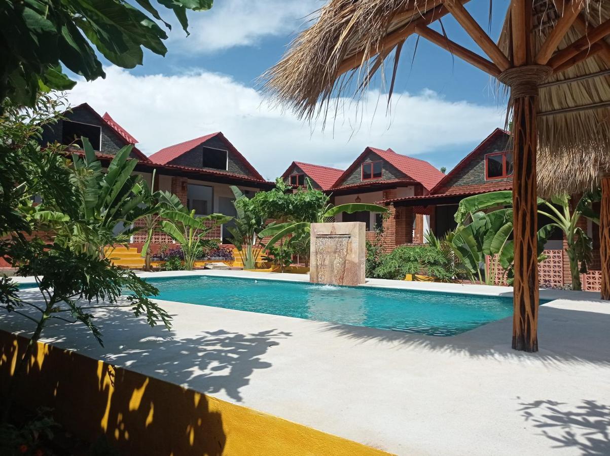 Bungalows Y Cabanas, Las Barracas De La Barra Malucano Exterior photo